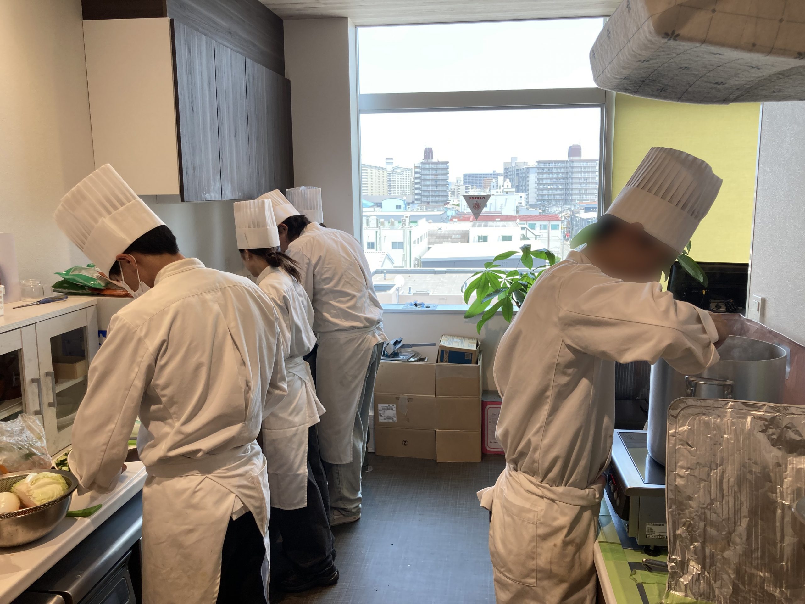 辻調理師専門学校の皆様が校外学習で来社されました
