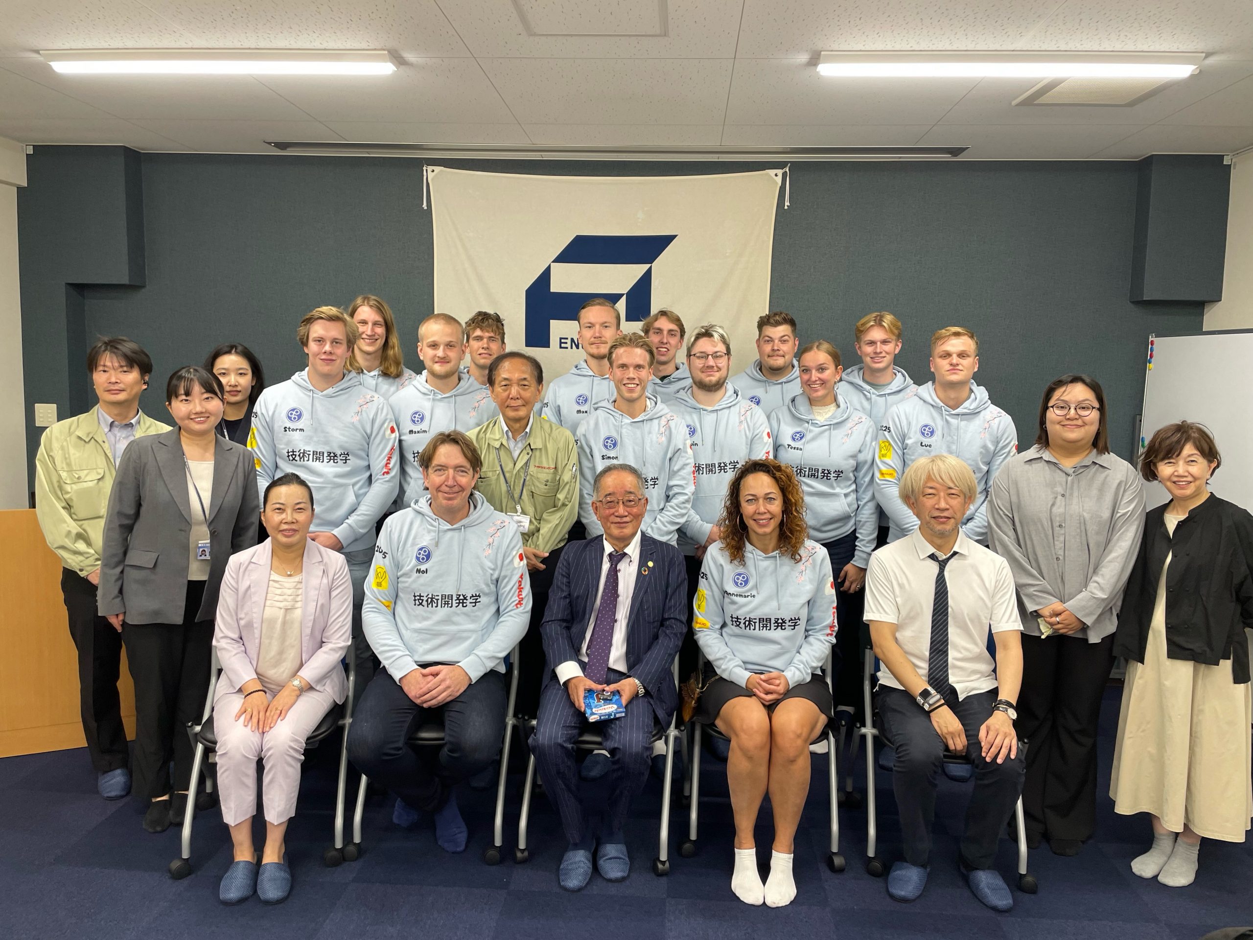 オランダから大学生が見学に来社されました